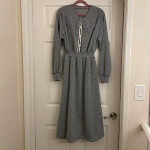 Dress for winter. Size :M gray color, new condition